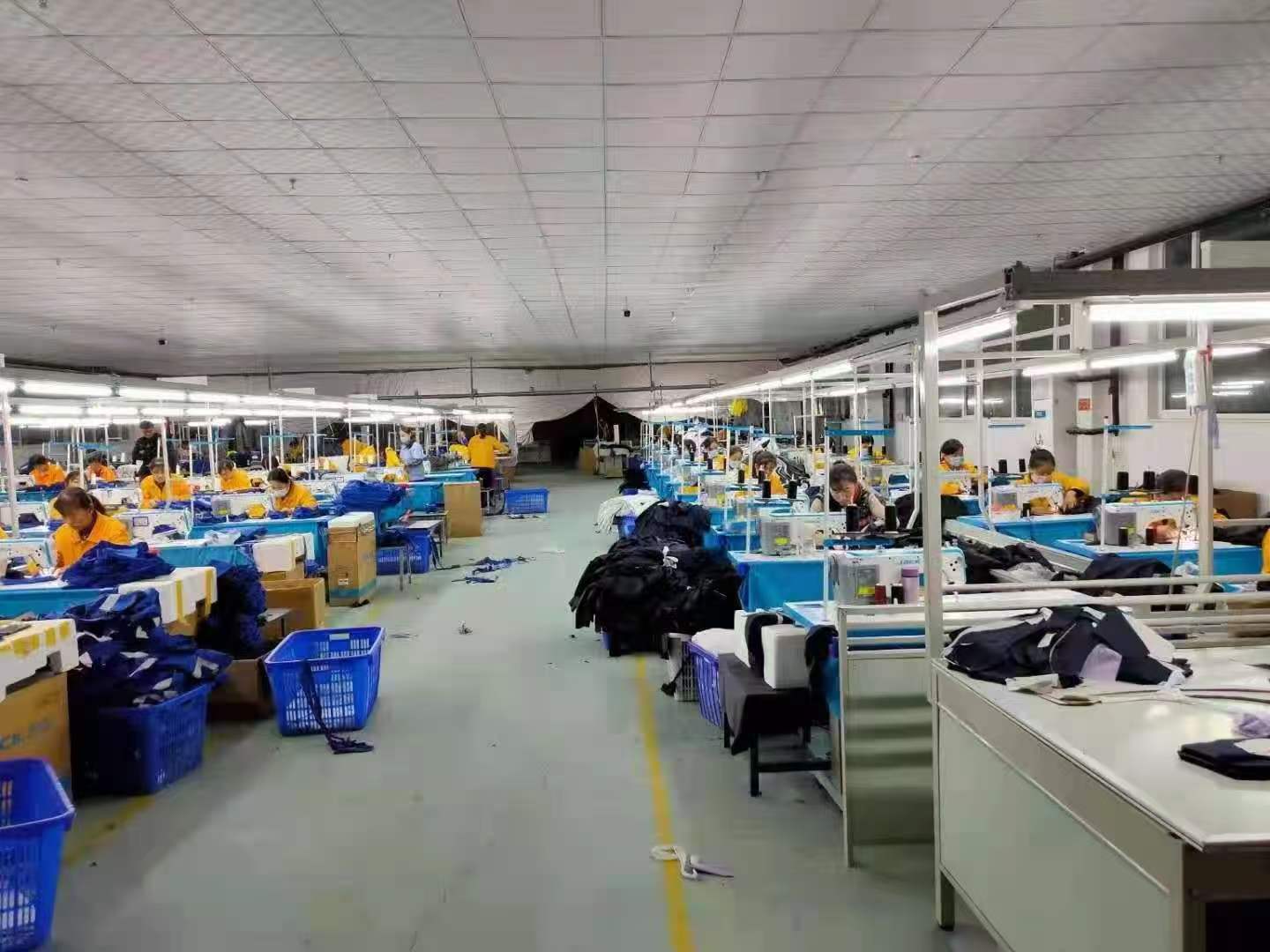 服装缝制生产车间实景